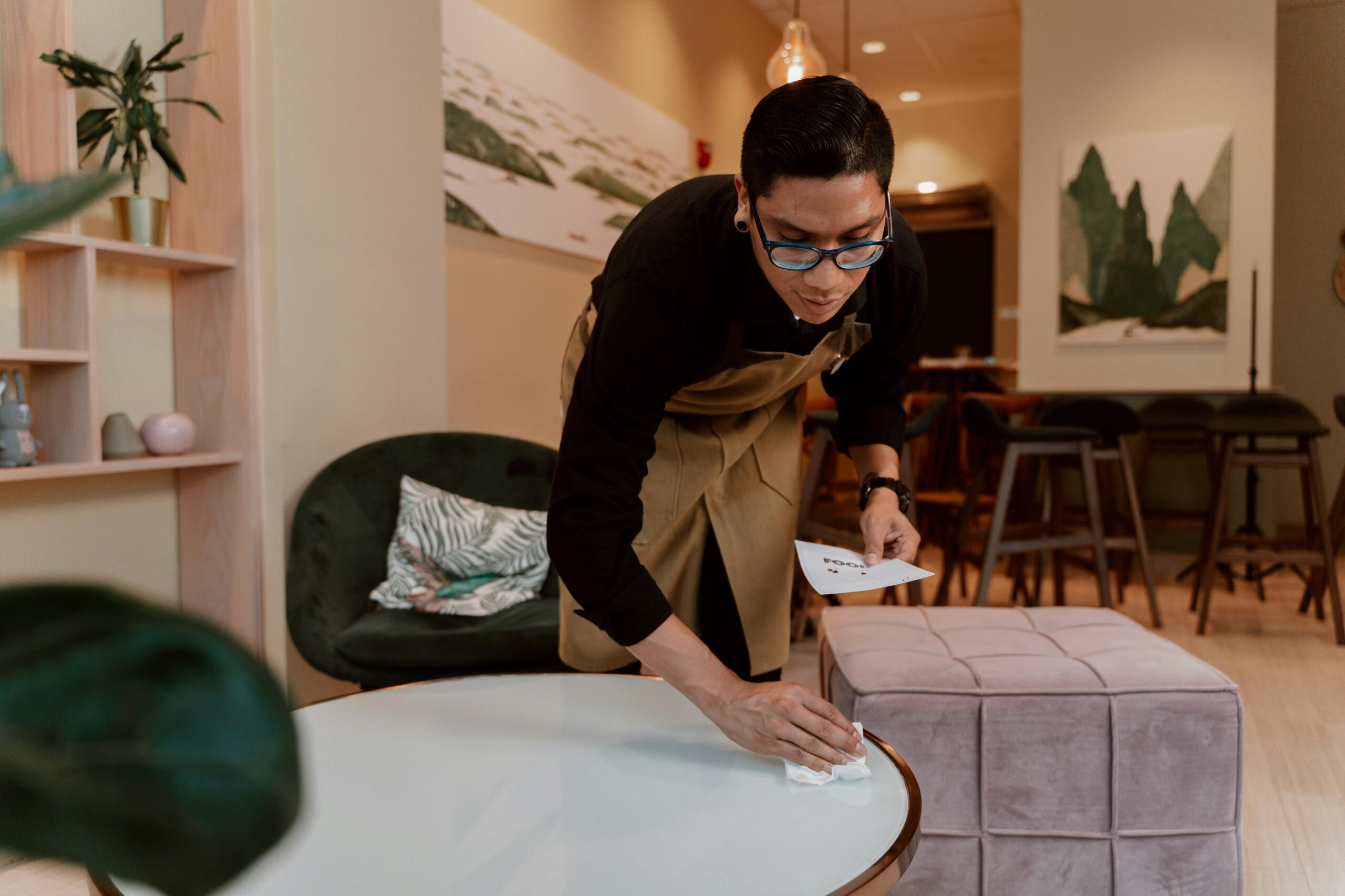 How Professional Housekeeping Services Can Make Your Life Easier